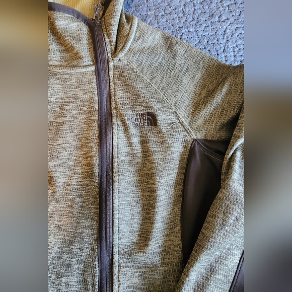 The North Face Women’s Arcata Hoodie Zip Up sweater - Picture 3 of 3